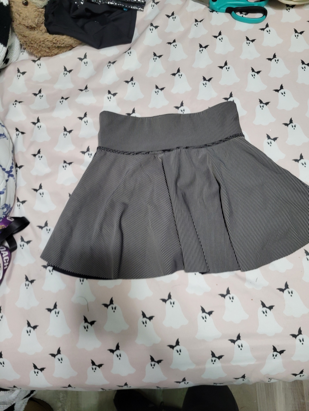 Old Navy Black and White Pinstripe Pleated Skort